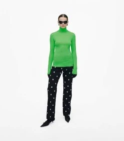 Marc Jacobs The Lightweight Ribbed Turtleneck APPLE -Marc Jacobs MJI 2F3RTP002K04 348 F8F8F8 1 1 ALT1