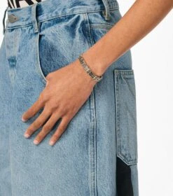 Marc Jacobs The Monogram Engraved Bracelet AGED GOLD -Marc Jacobs MJI 2P3JBR001J07 967 F8F8F8 1 1 ALT1