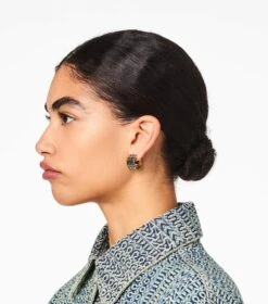 Marc Jacobs The Monogram Engraved Hoops AGED GOLD -Marc Jacobs MJI 2P3JER001J15 967 F8F8F8 1 1 ALT1