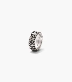 Marc Jacobs The Monogram Engraved Ring AGED SILVER -Marc Jacobs MJI 2P3JRN001J23 045 F8F8F8 1 1 ALT2
