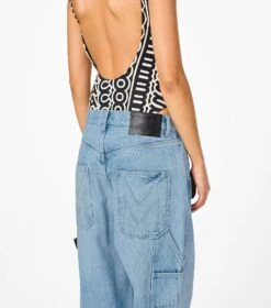 Marc Jacobs The Oversized Carpenter Jean SUN BLEACHED DENIM -Marc Jacobs MJI 2P3RBT002D01 474 F8F8F8 1 1 ALT5