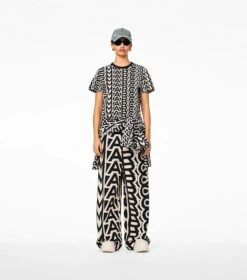 Marc Jacobs The Monogram Baby Tee BLACK/IVORY -Marc Jacobs MJI 2P3RTP006C01 004 F8F8F8 1 1 ALT4