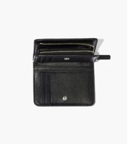 Marc Jacobs The Monogram Mini Compact Wallet BLACK/WHITE -Marc Jacobs MJI 2P3SMP054S01 005 F8F8F8 1 1 ALT1
