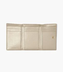 Marc Jacobs The Monogram Medium Trifold Wallet KHAKI -Marc Jacobs MJI 2P3SMP055S01 223 F8F8F8 1 1 ALT3