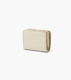 Marc Jacobs The J Marc Mini Compact Wallet CLOUD WHITE -Marc Jacobs MJI 2S3SMP003S01 123 F8F8F8 1 1 ALT1