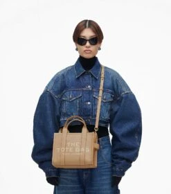 Marc Jacobs The Leather Small Tote Bag CAMEL -Marc Jacobs MJI H009L01SP21 230 F8F8F8 1 1 ALT1