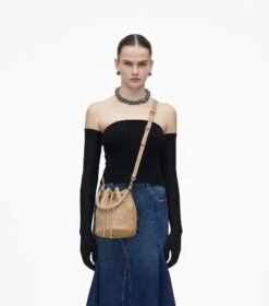 Marc Jacobs The Leather Bucket Bag CAMEL -Marc Jacobs MJI H652L01PF22 230 F8F8F8 1 1 ALT1