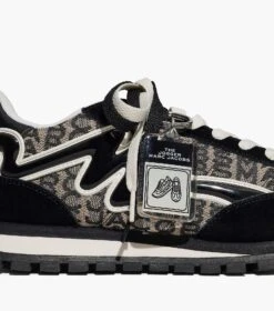 Marc Jacobs The Monogram Jogger BLACK/WHITE -Marc Jacobs MJI M9002373 005 F8F8F8 1 1 ALT7